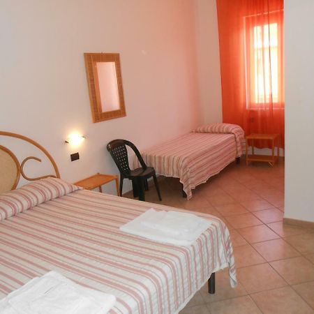 Albergo Il Terrazzino 维博瓦伦蒂亚码头 外观 照片