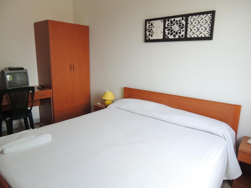Albergo Il Terrazzino 维博瓦伦蒂亚码头 客房 照片