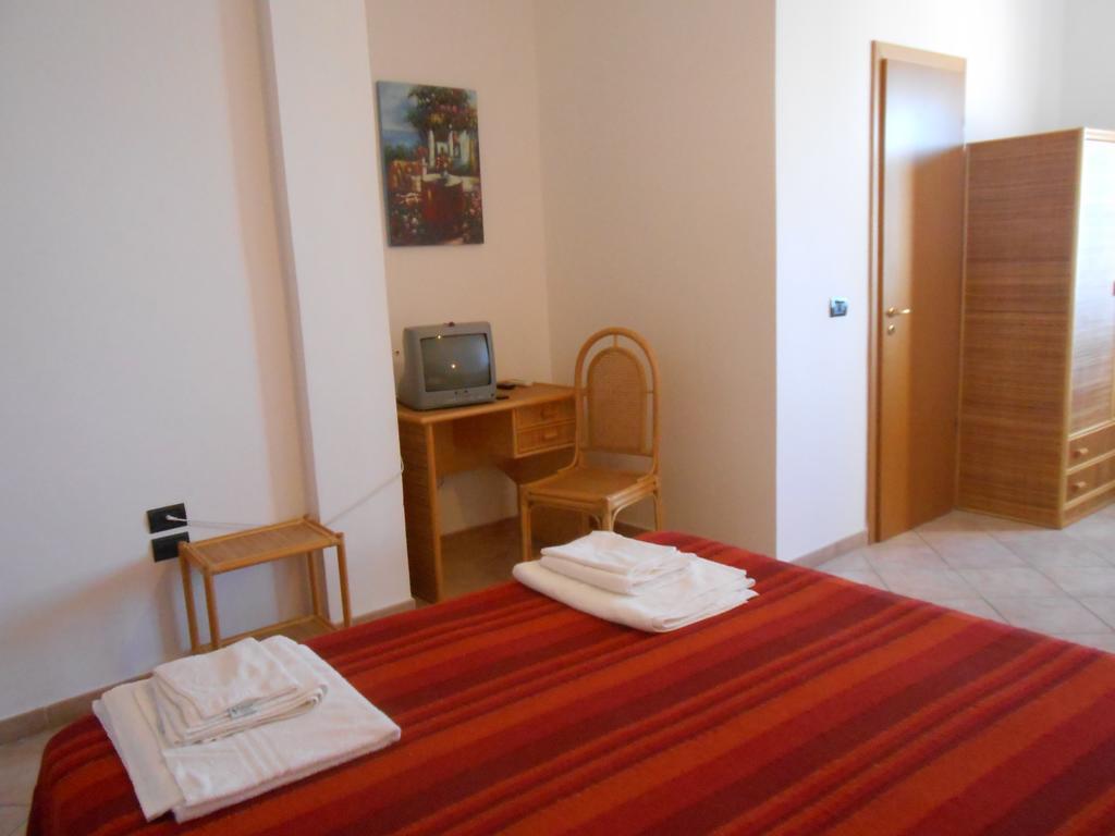 Albergo Il Terrazzino 维博瓦伦蒂亚码头 客房 照片