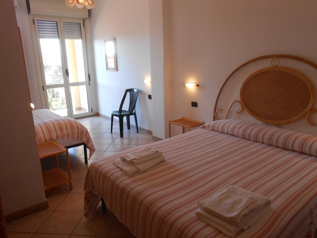 Albergo Il Terrazzino 维博瓦伦蒂亚码头 客房 照片