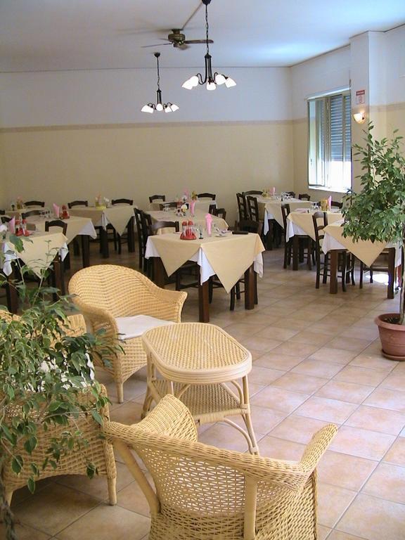 Albergo Il Terrazzino 维博瓦伦蒂亚码头 外观 照片
