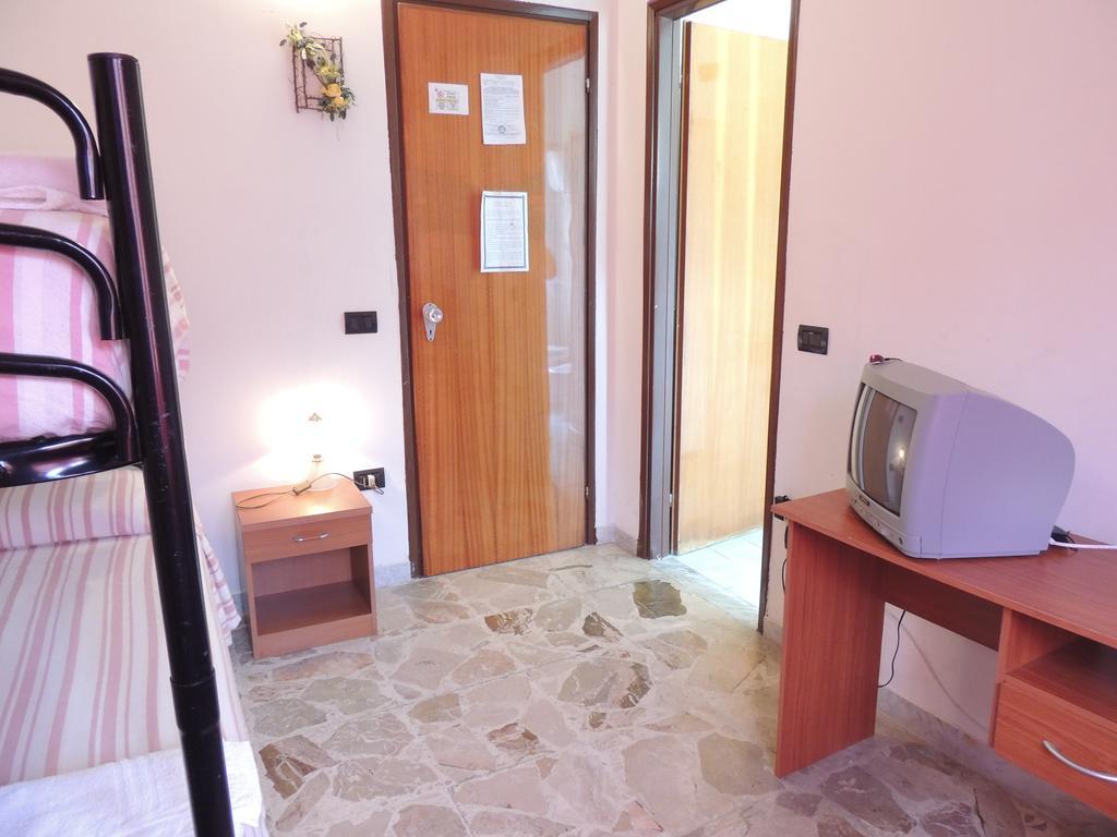 Albergo Il Terrazzino 维博瓦伦蒂亚码头 客房 照片