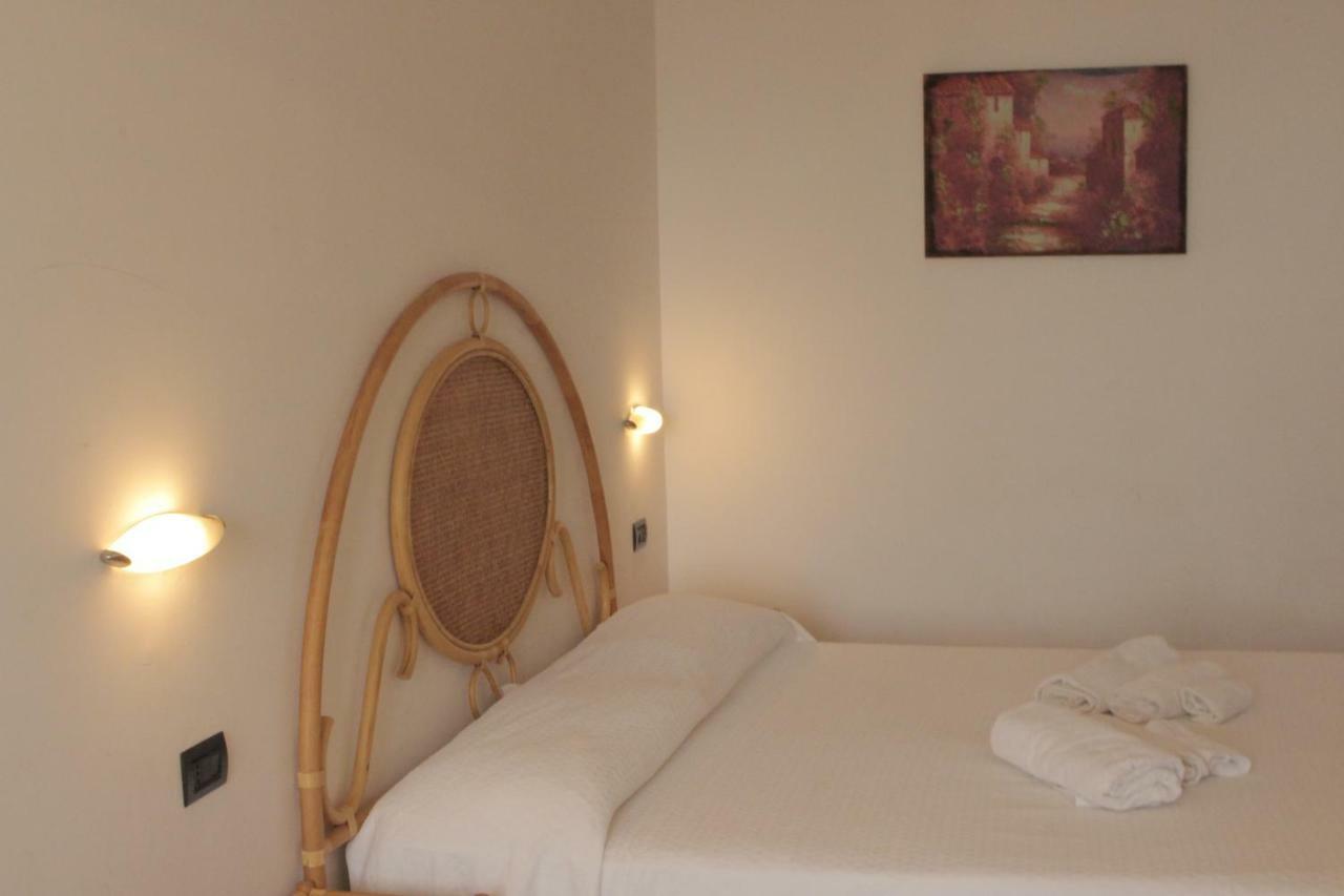 Albergo Il Terrazzino 维博瓦伦蒂亚码头 外观 照片