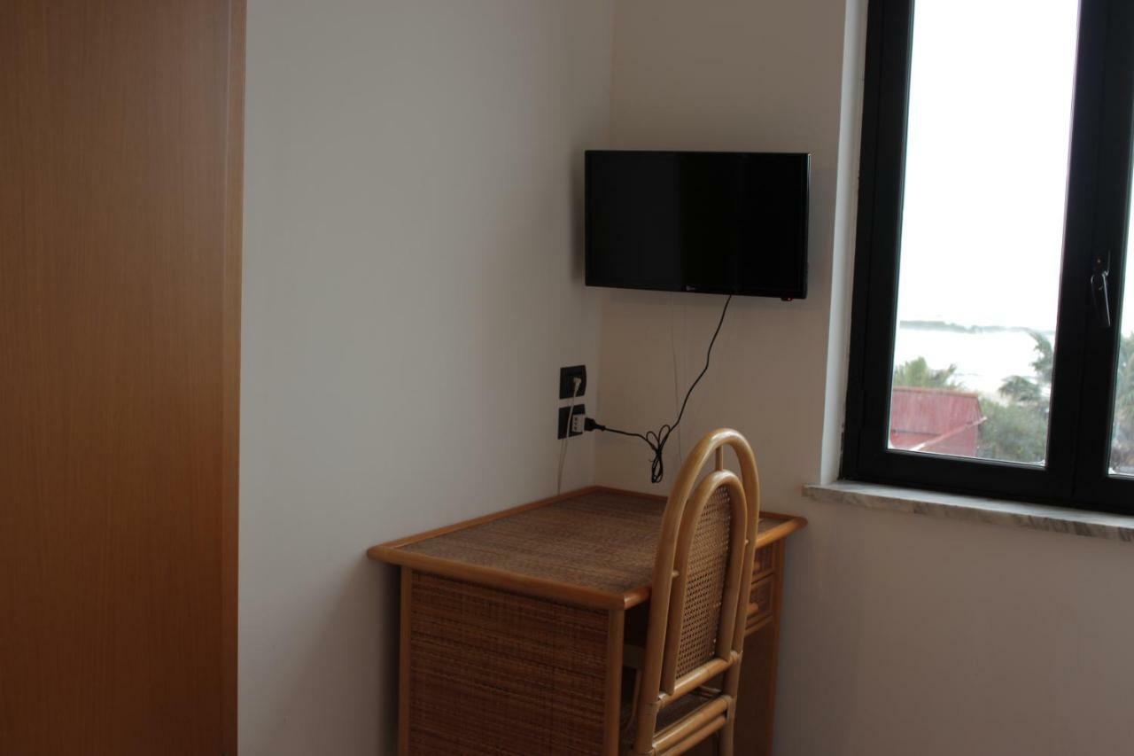 Albergo Il Terrazzino 维博瓦伦蒂亚码头 外观 照片