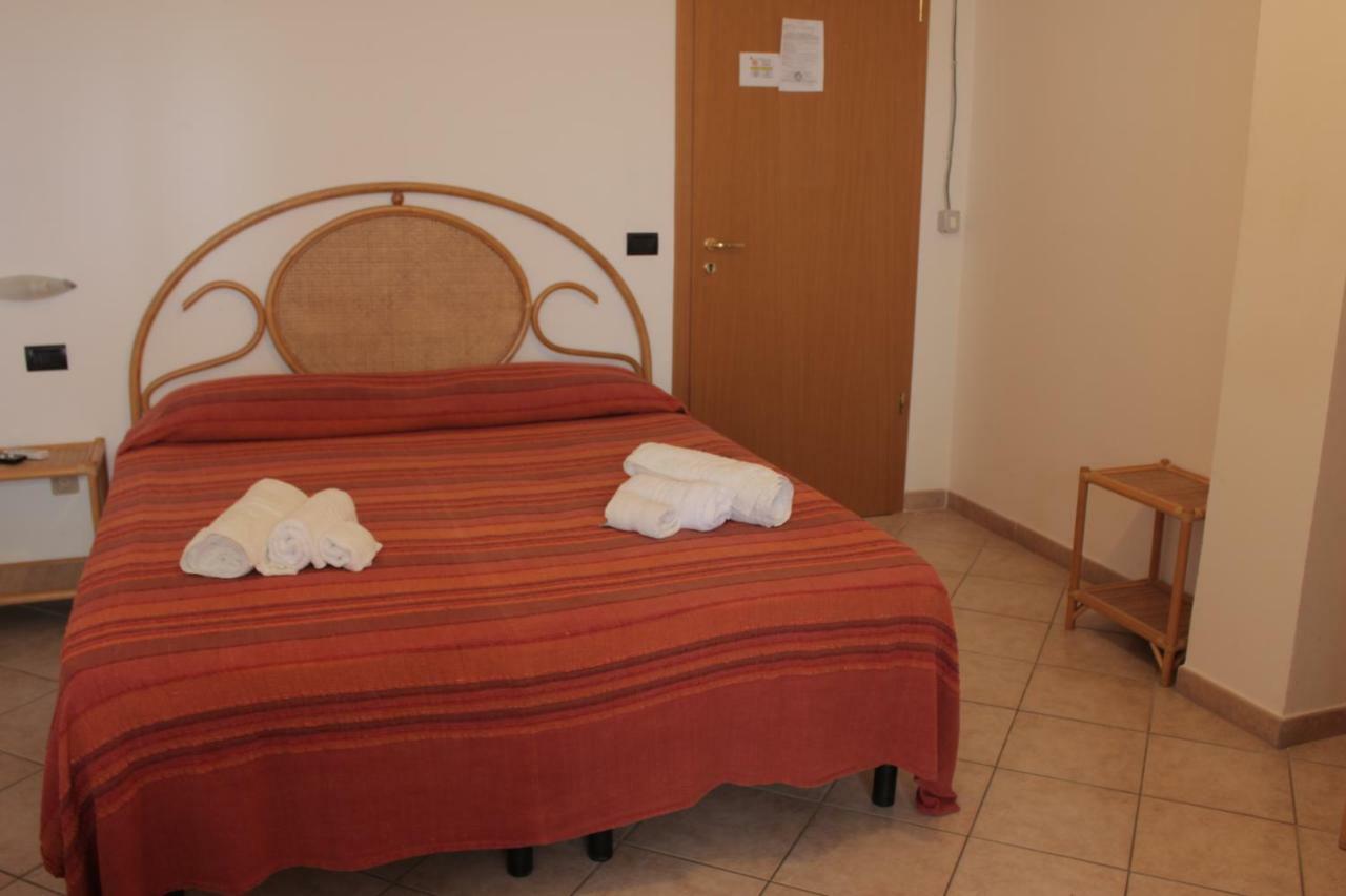 Albergo Il Terrazzino 维博瓦伦蒂亚码头 外观 照片